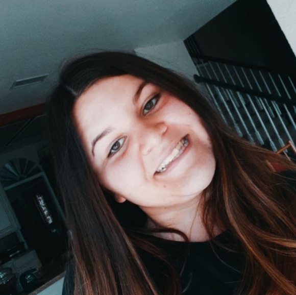 Meet your Posher, Jessica - Picture 1 of 1